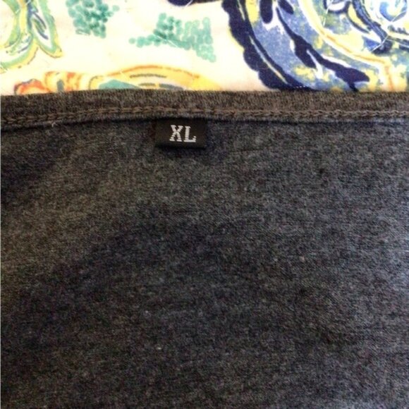 Amazon gray Sleeveless V-Neck Tank Top XL. (0093) - Picture 2 of 5